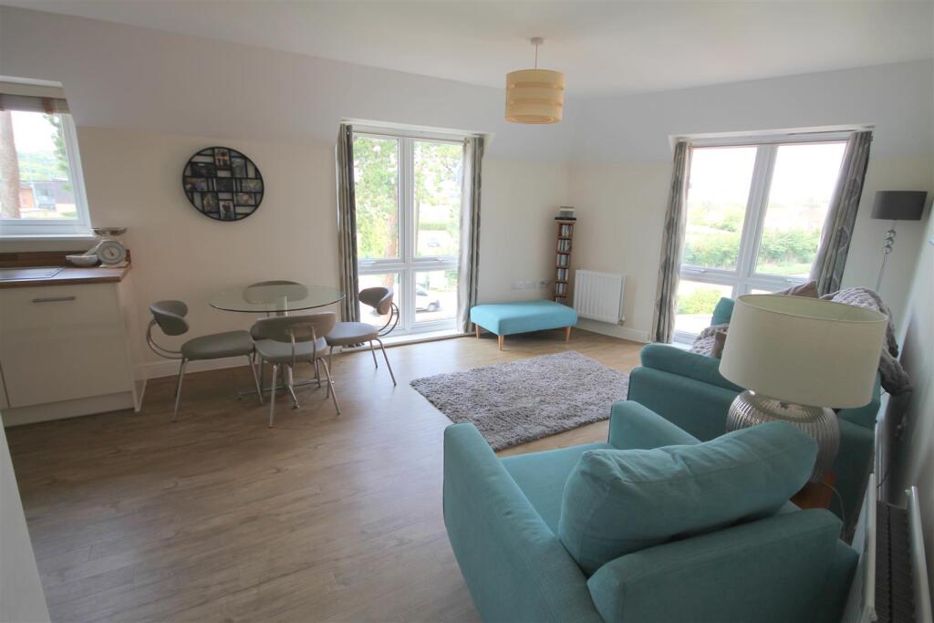 MR Living Area a.JPG