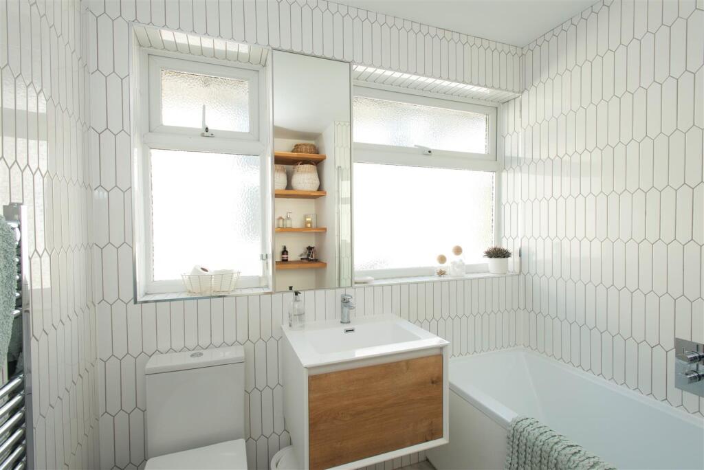 2025.08.22 - 71 Borkwood Way, BR6 9PE-2002.jpg