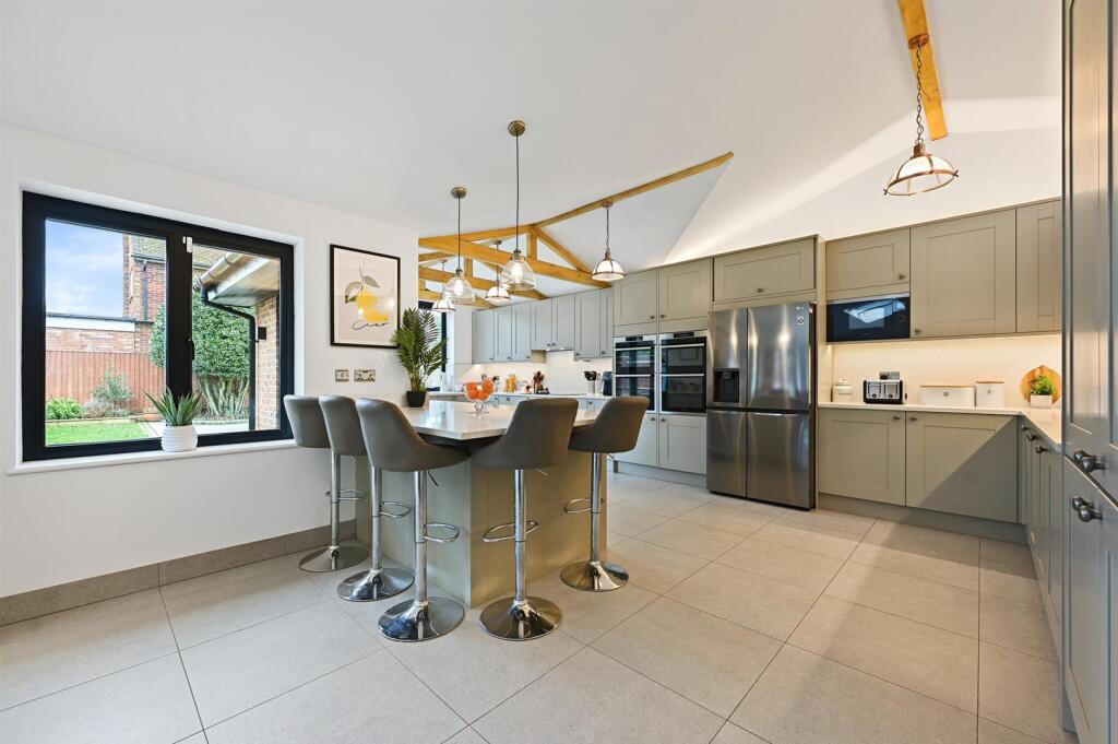 Kitchen (2).jpg