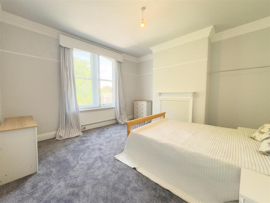 BEDROOM 1 PIC 2.jpg