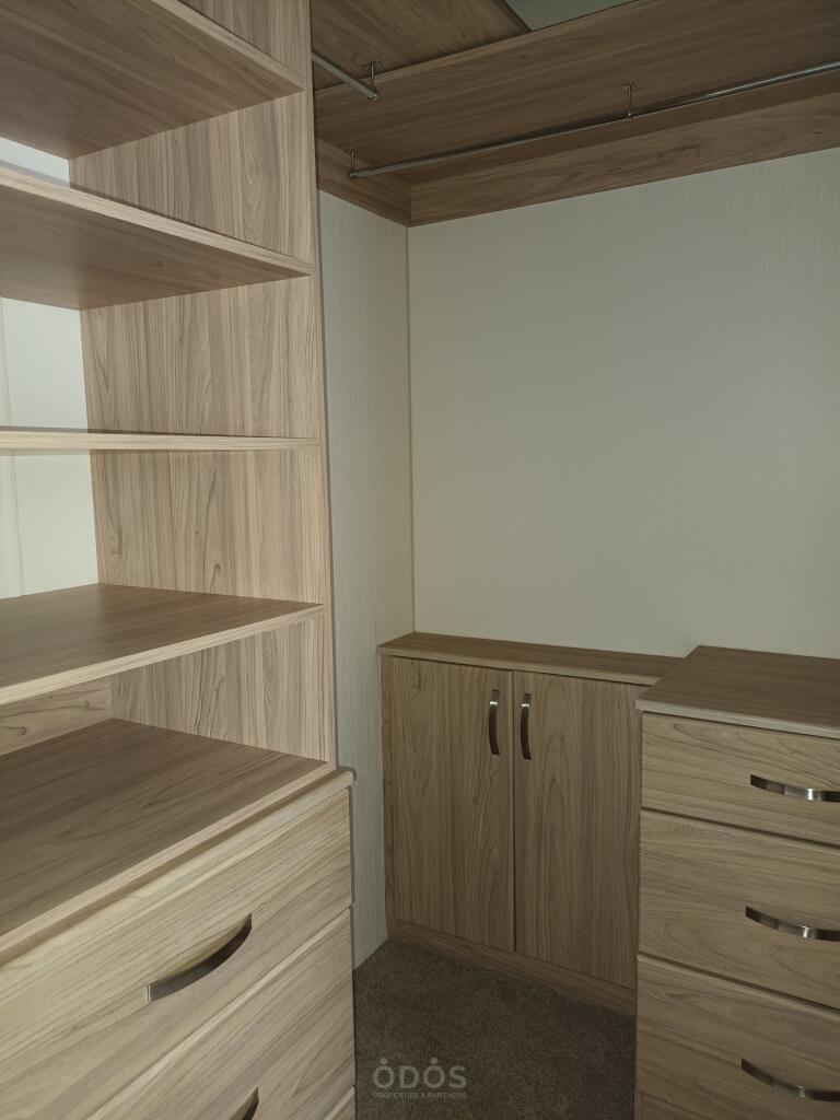 Master Walk In Wardrobe