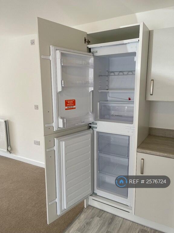 Integrated Fridge-Freezer Included