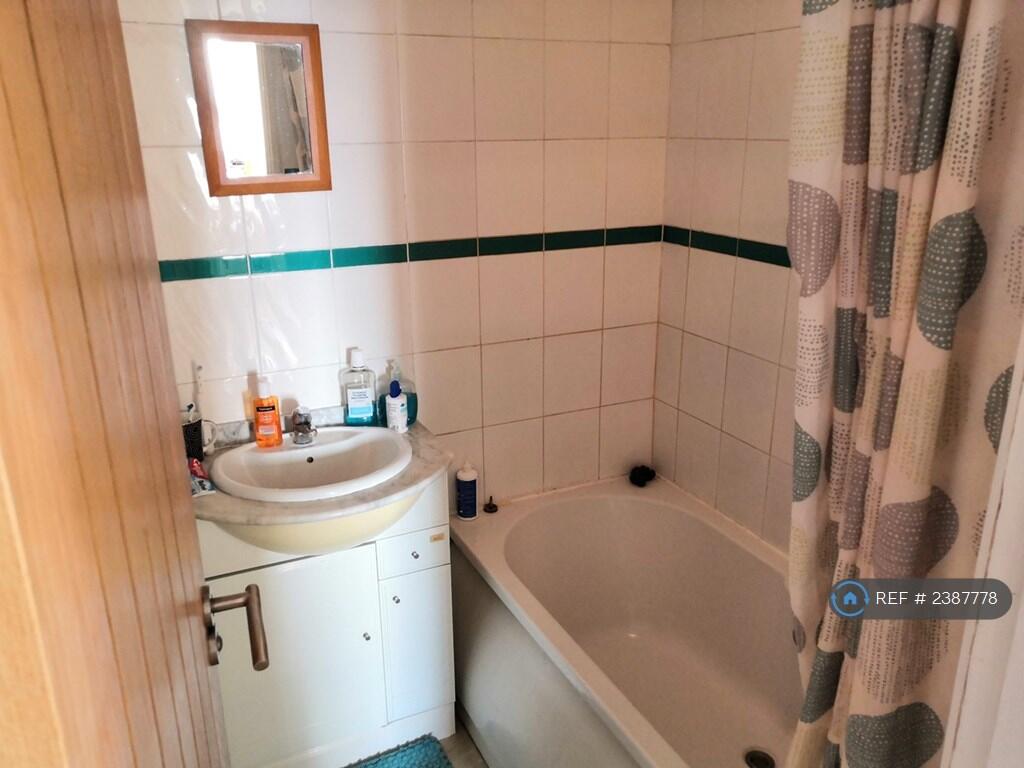 Bathroom / Shower