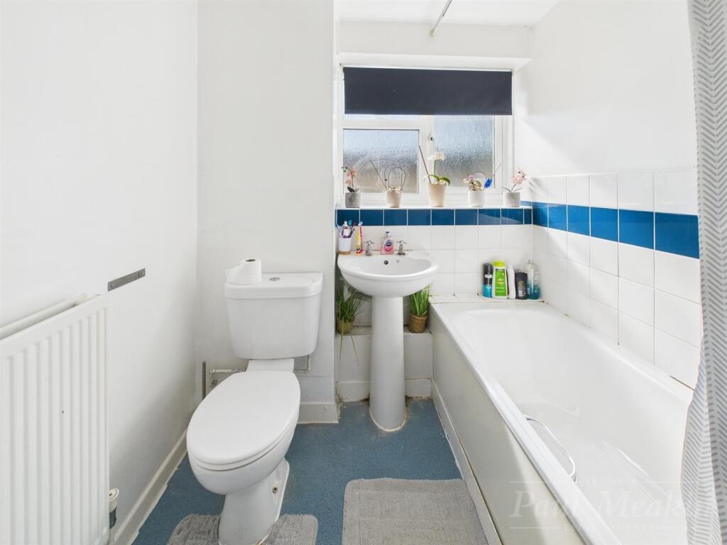 Bathroom.jpg