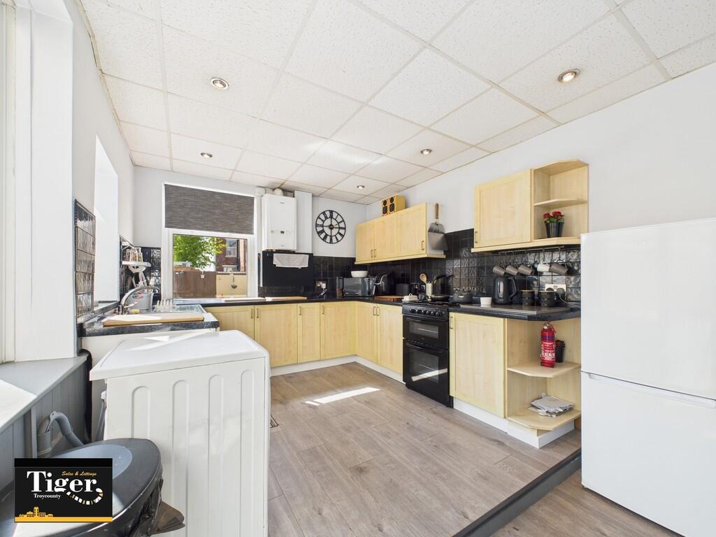 CAM02176G0-PR0561...