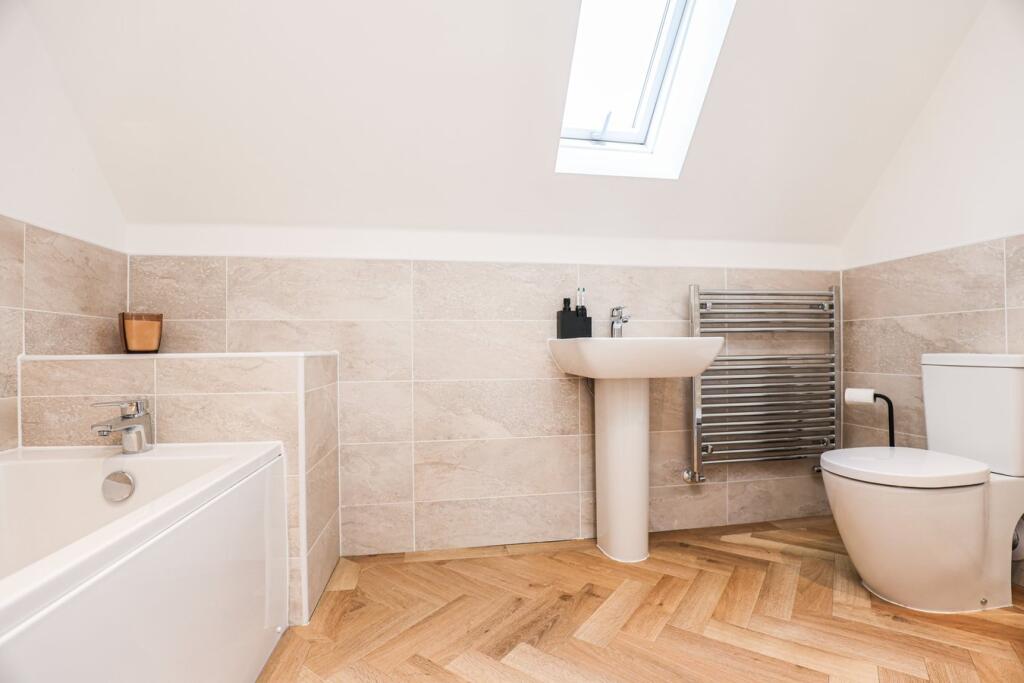 Master En-Suite Bathroom