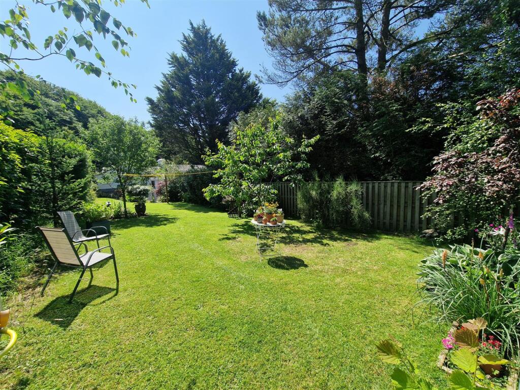Rear Gardens 3.jpg