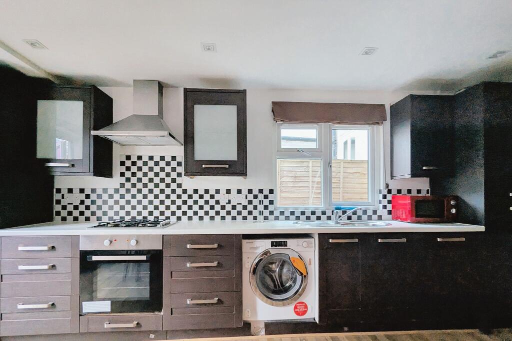 5a Furness Road, Fulham, London, SW6 2LQ