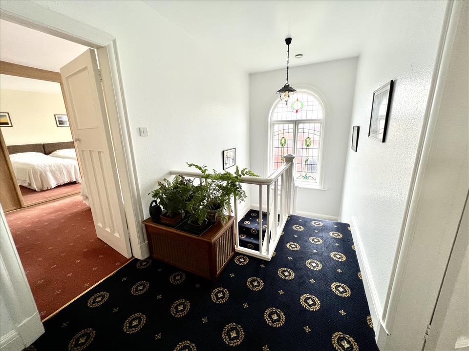 FIRST FLOOR LANDING