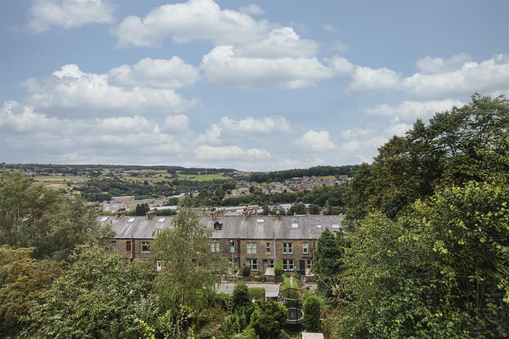 Bramleys Estate Agents - Height Green - Sowerby Br