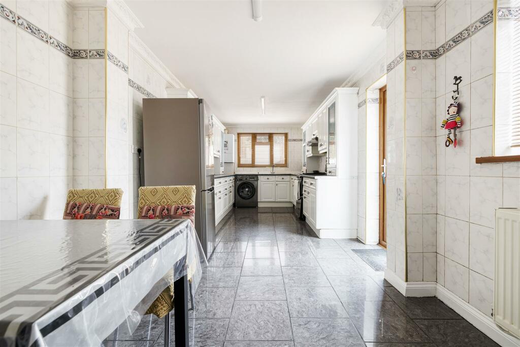 Dames Road E7