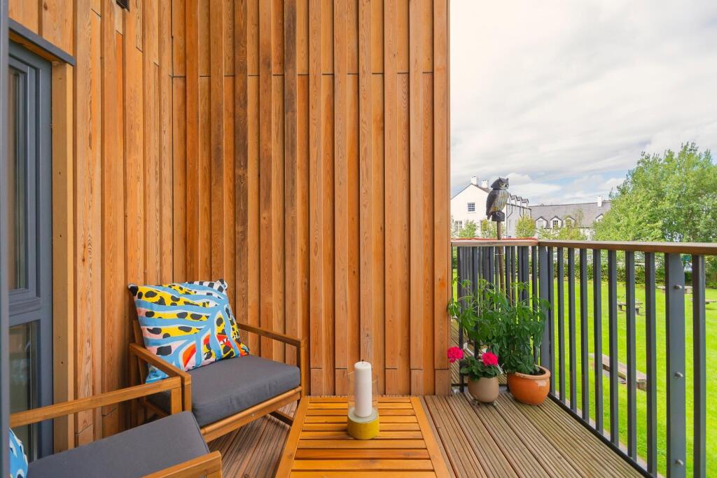 YAWNAMOR41 - Balcony B.jpg