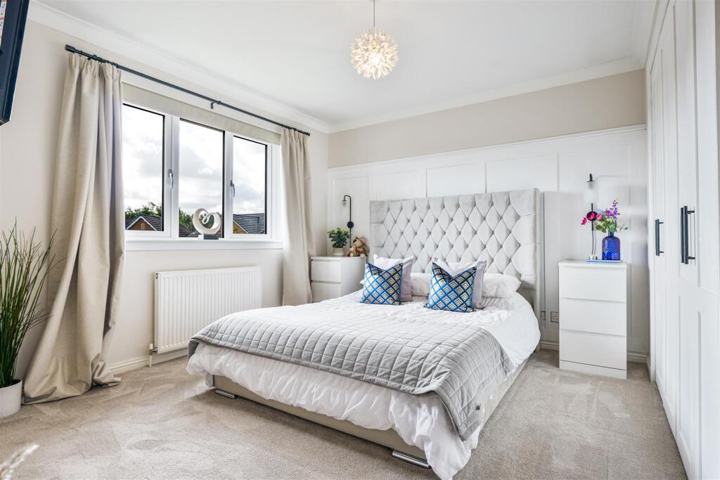 13- Bedroom One.jpg