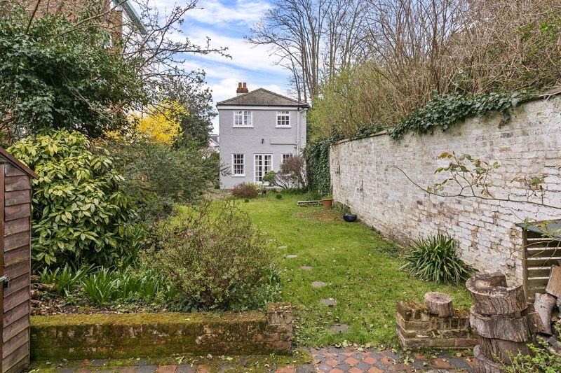 Garden to House