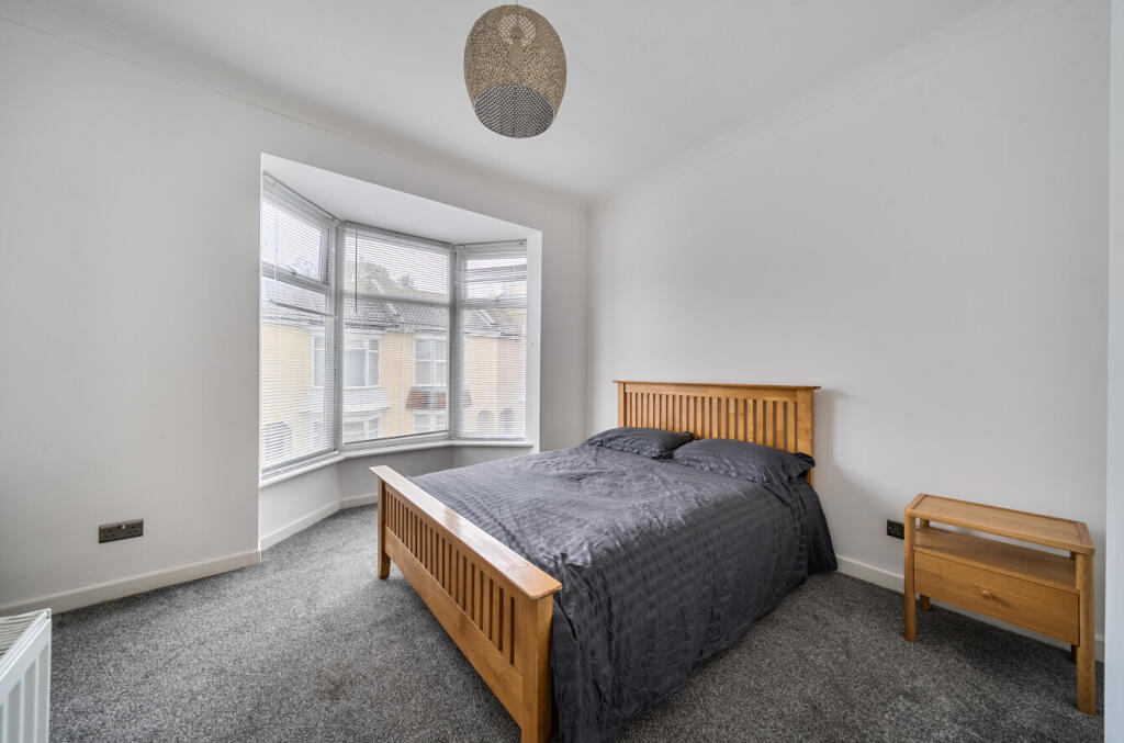 1369642-9-68f6199...