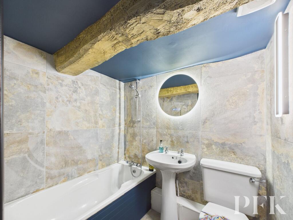 1 Midtown - Bathroom