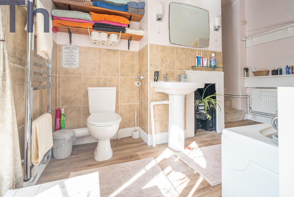 En-Suite Bathroom