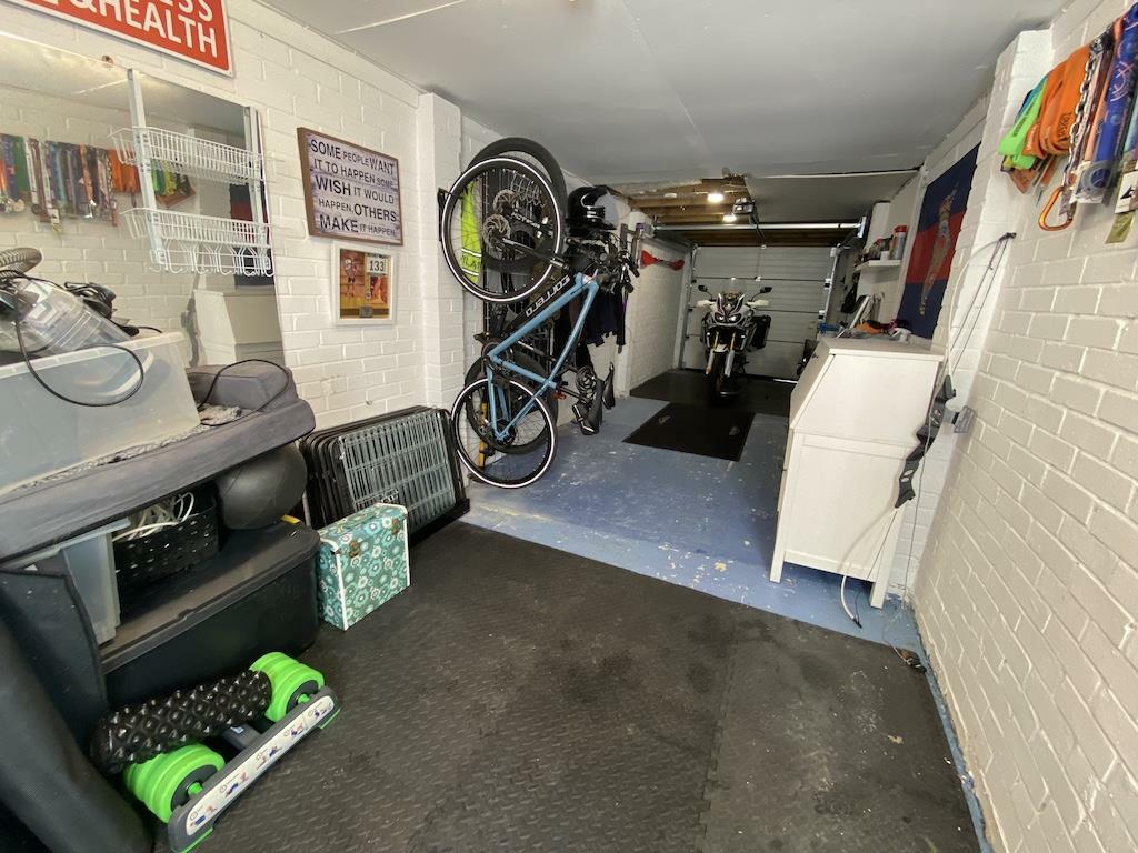 28 - Double Garage.jpg