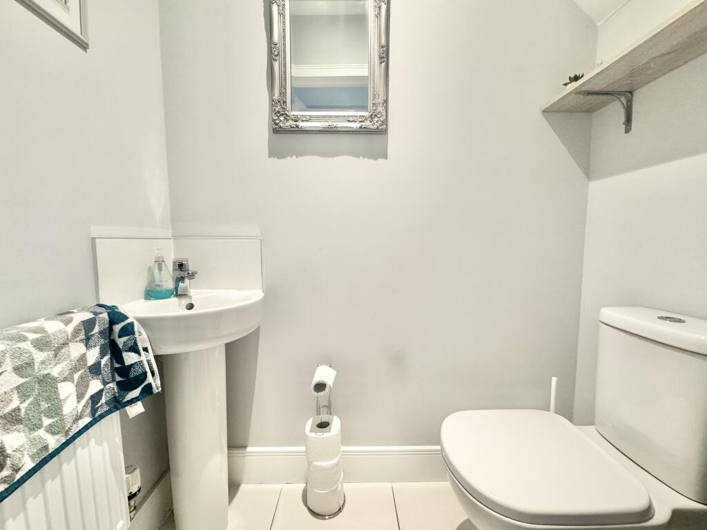 Cloakroom/wc