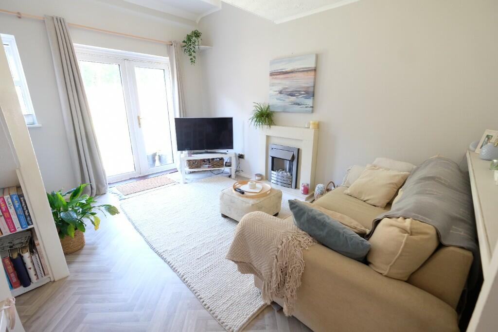 SITTING/DINING ROOM