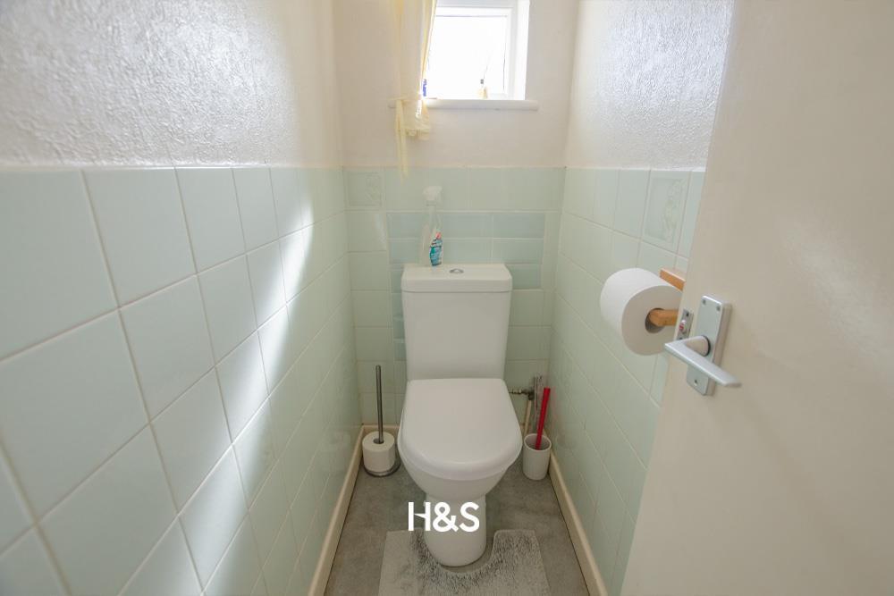 57 station road - wc.jpg