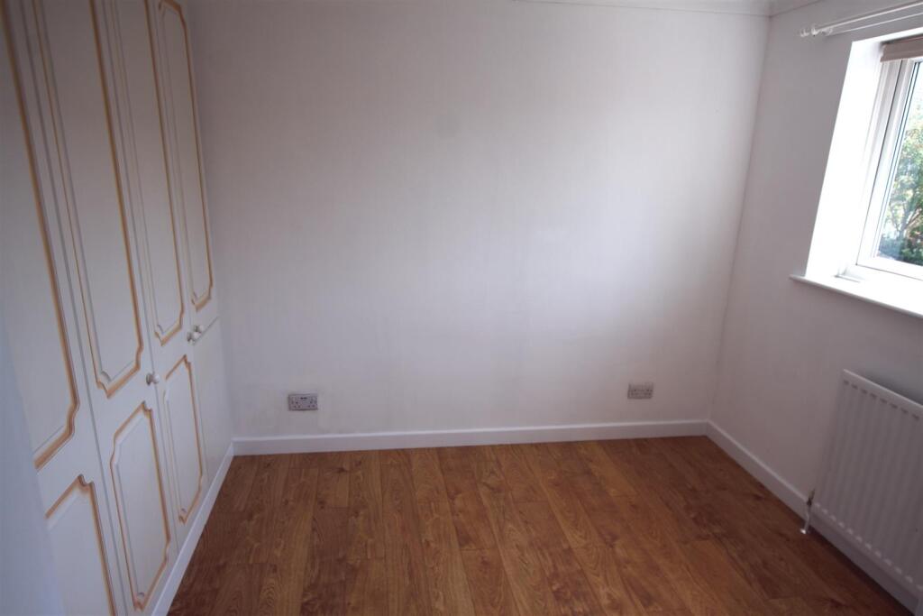 bed 2.jpg