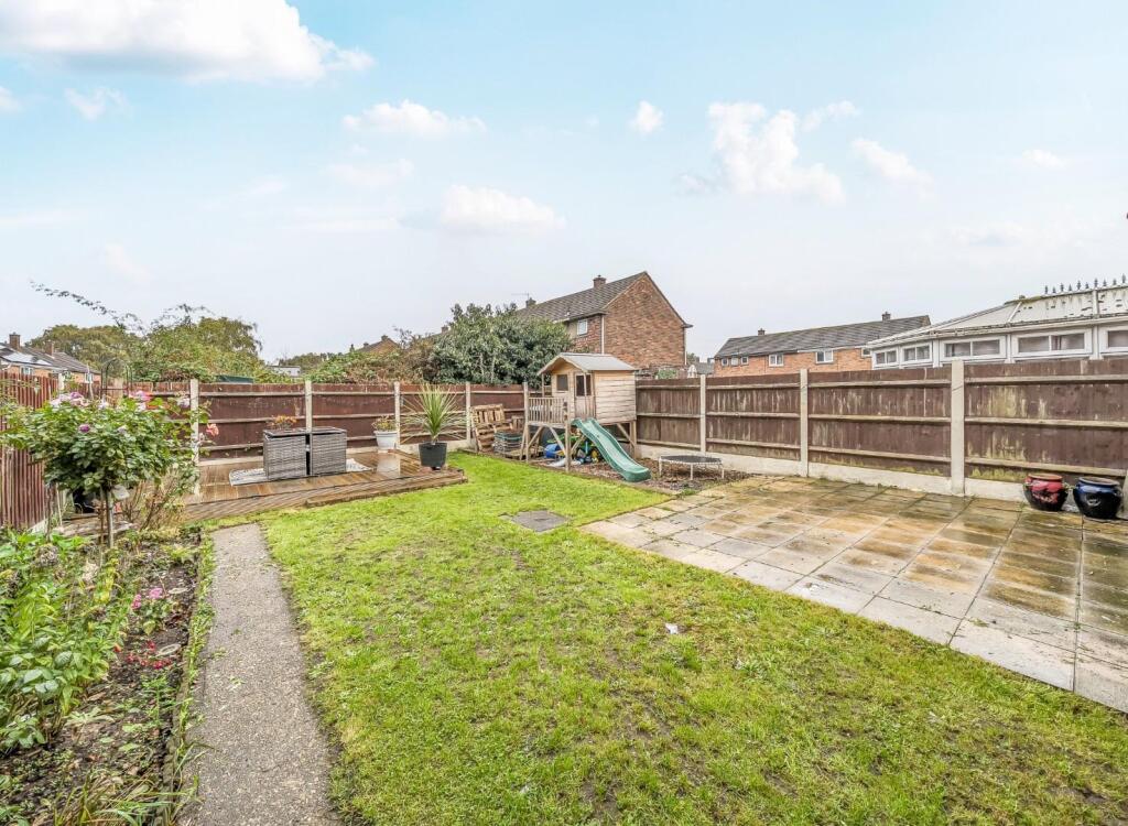 REAR GARDEN.jpg