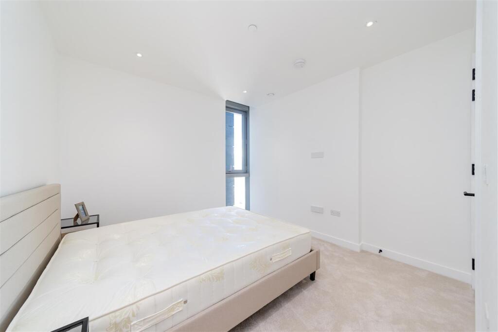 Master Bedroom           .jpg