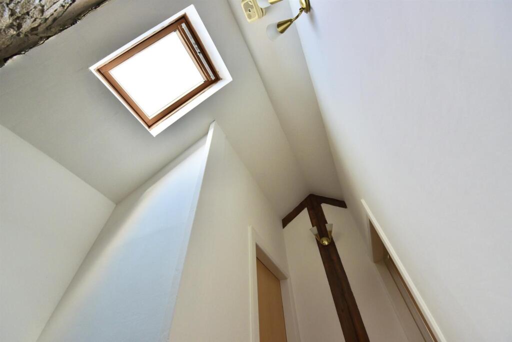 ACCOMMODATION 2ND FLOOR