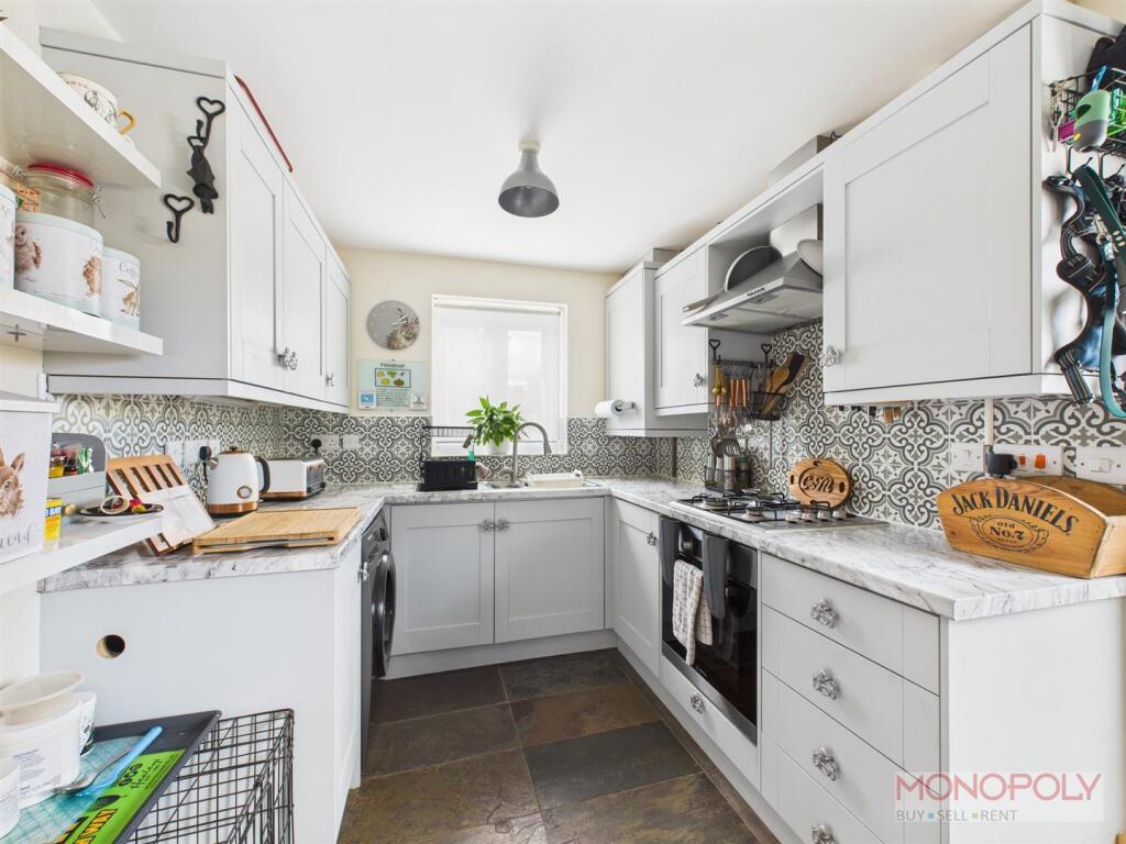 KITCHEN/ DINING ROOM