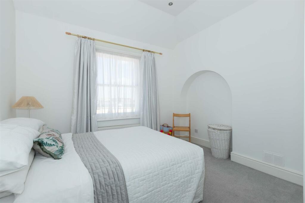 14, 14 Park Crescent.JPG