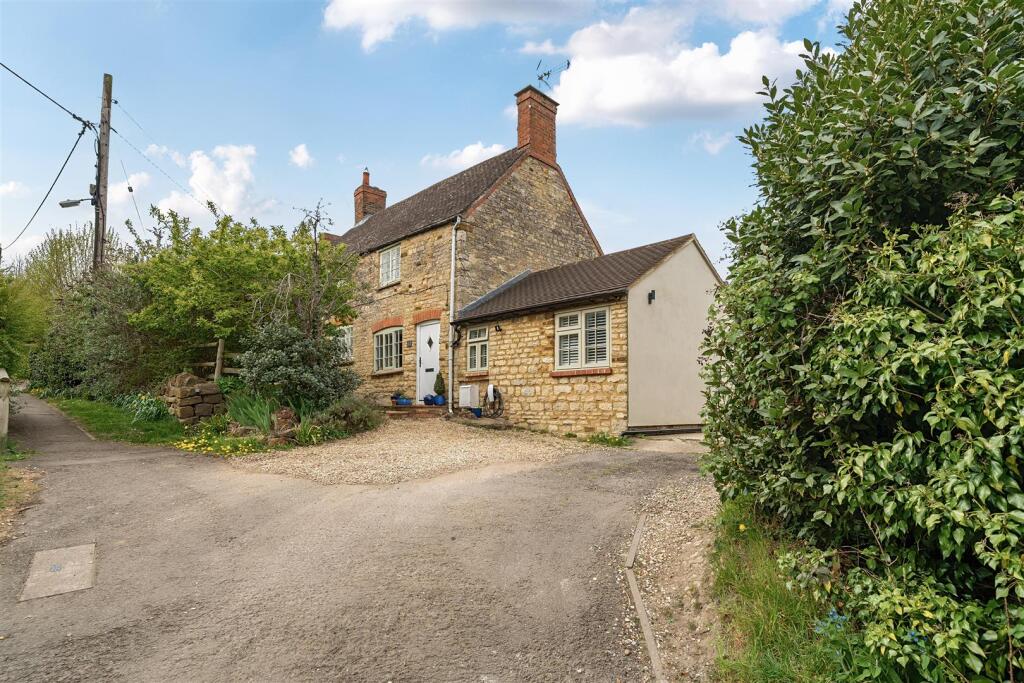 Pear Tree Cottage, 12 Blakesley Hill Greens Norton