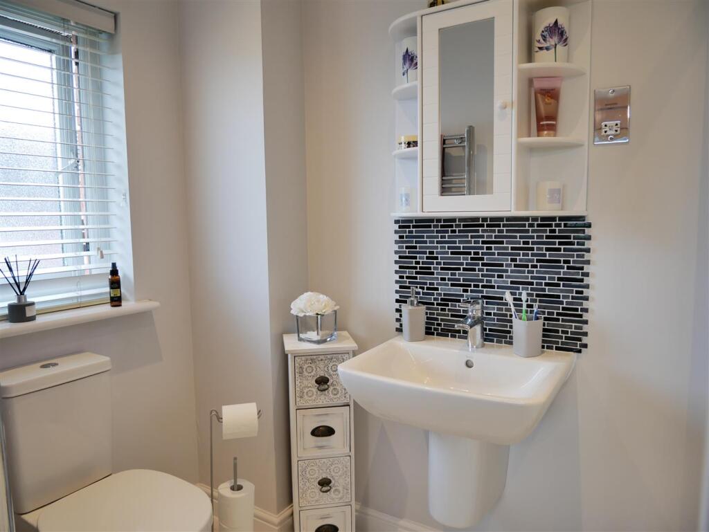 MASTER EN-SUITE