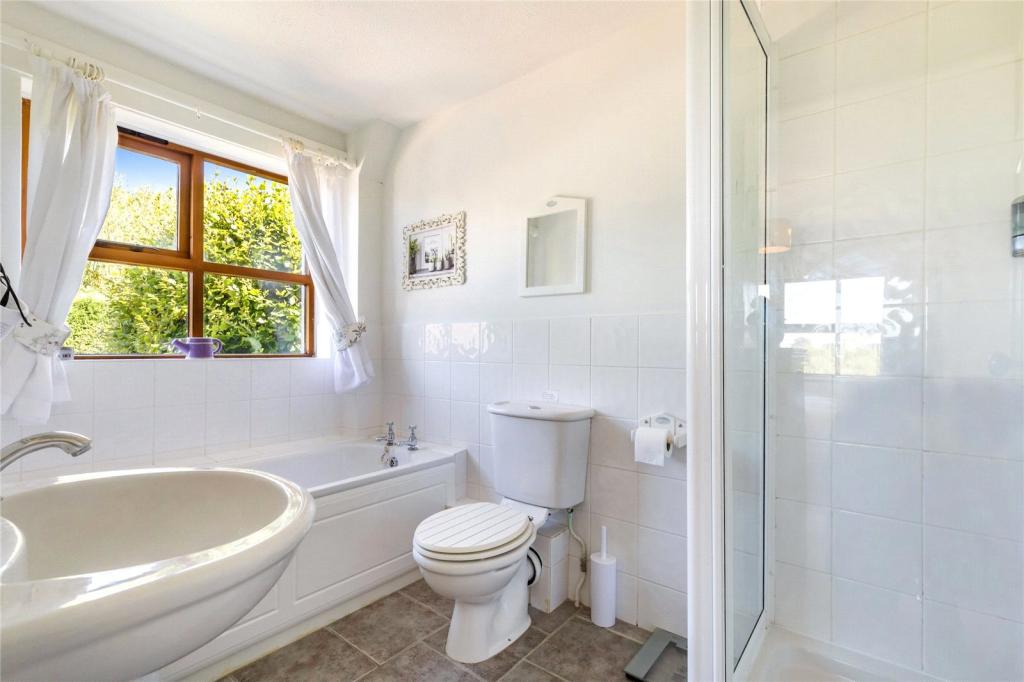 Ensuite To Guest Bed