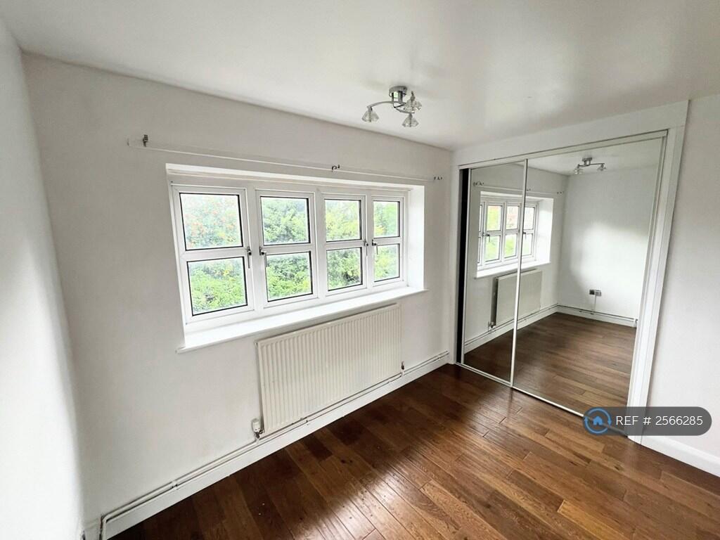Bedroom 3 (Top Floor)