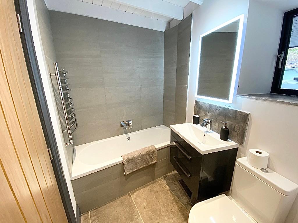 MASTER EN-SUITE