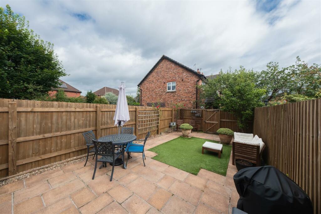27 Harthill Close-032.jpg