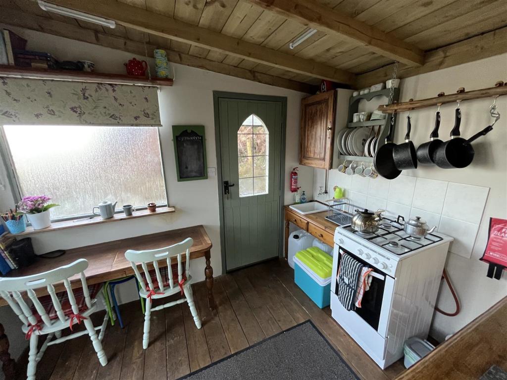 cabin kitchen.JPG