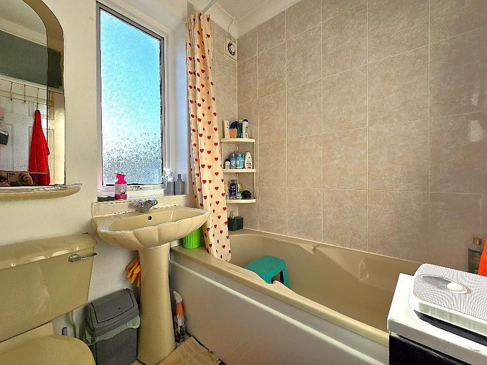 Watersmeet Road, Wyken - Bathroom.jpg