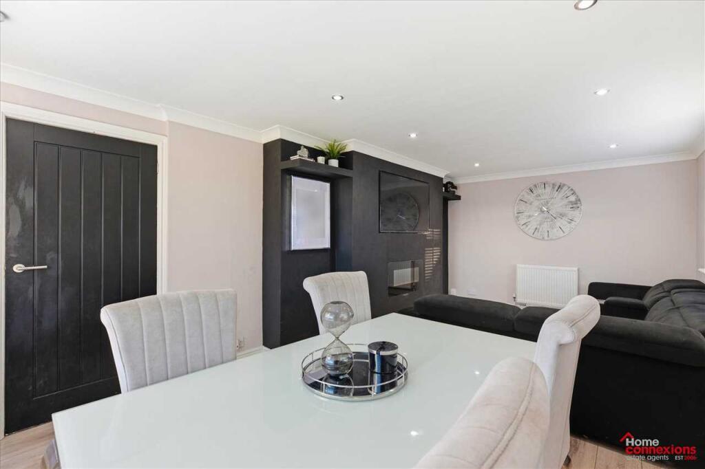 Lounge Dining (4)