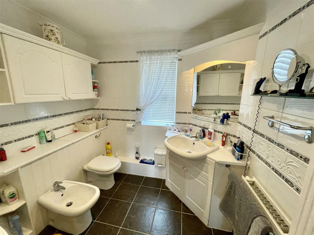 EN-SUITE.jpeg