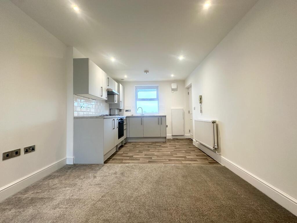10 - LOUNGE.KITCHEN.jpg