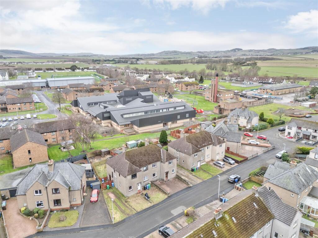 35 Norman View Leuchars-3.JPG