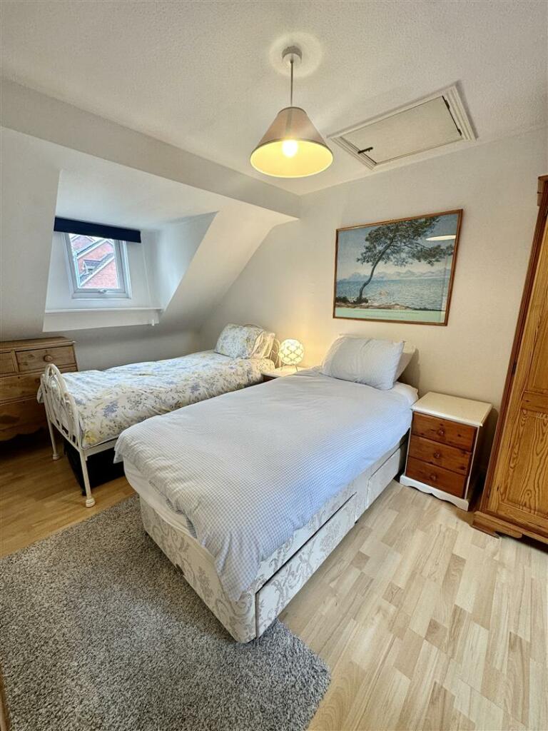 BEDROOM 2