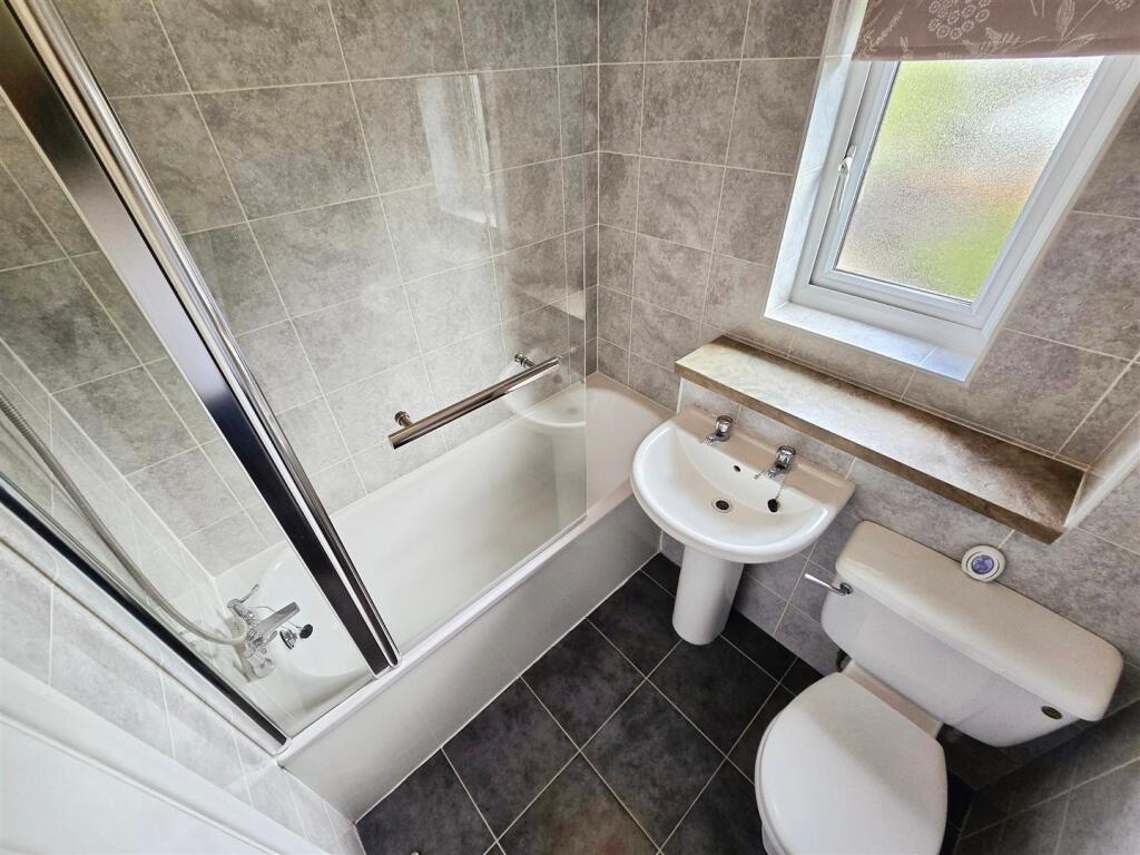 Boxgrove-Priory-Bedford-Prime-Choice-Bathroom.jpg