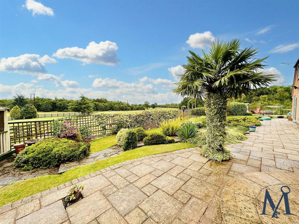 Rear &amp; Side Gardens