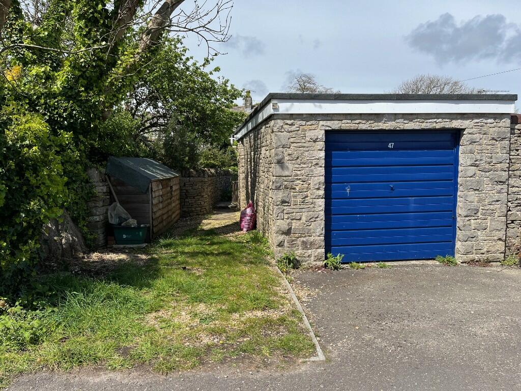 Garage &amp; parking