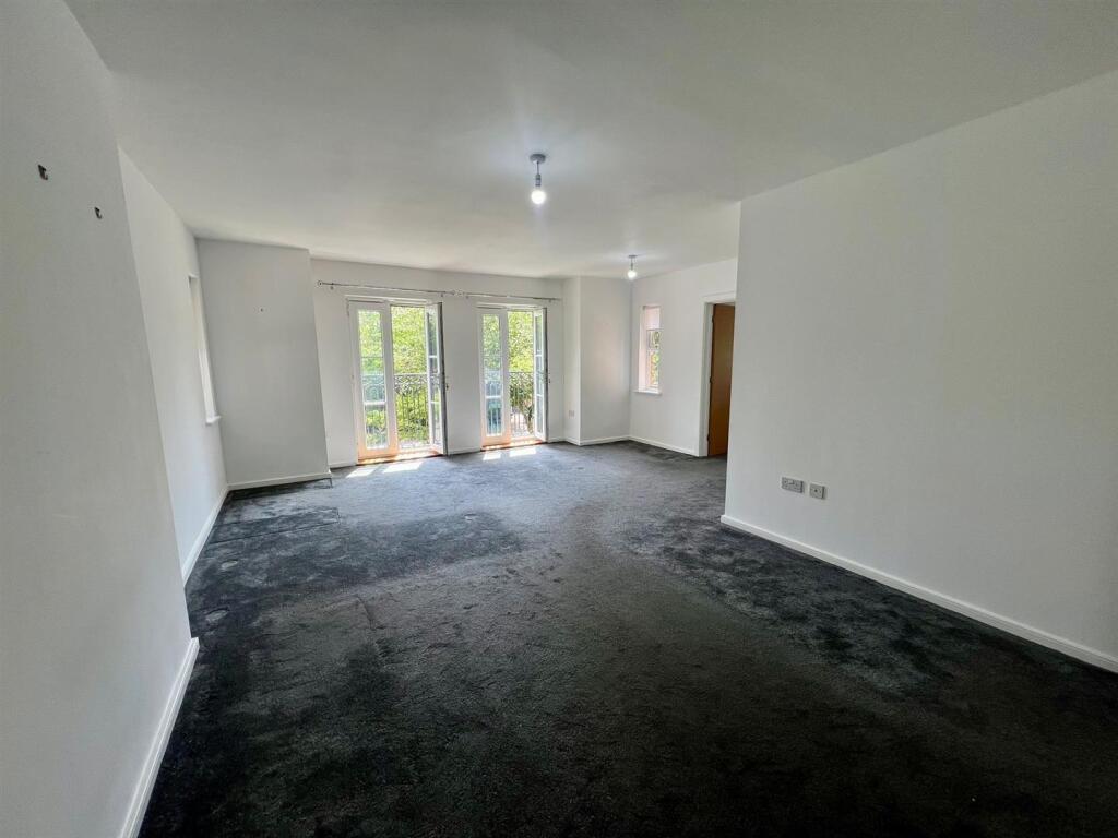 LIVING ROOM.jpg