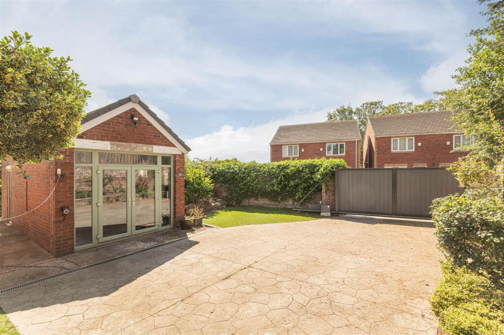 04 - 15 Pontefract Road S72 8AY.jpg