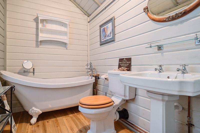 Boat House/Annex Bathroom